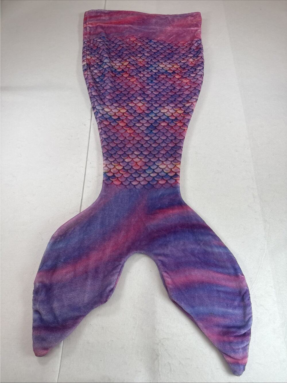 Comfy Tails Mermaid Tails Fleece Cozy Throw Blanket Purple/Pink Size 21 x 44